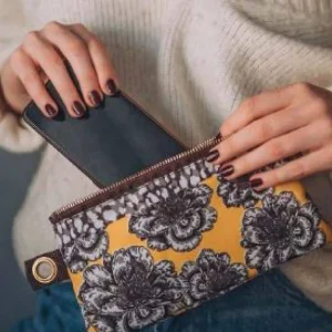 Bolsa Amarela Com Flores Cinza